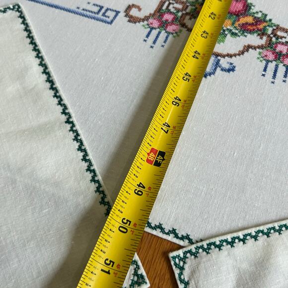 Vintage White Cotton Blend Embroidered Tablecloth with 4 Matching Napkins Floral - Picture 14 of 16